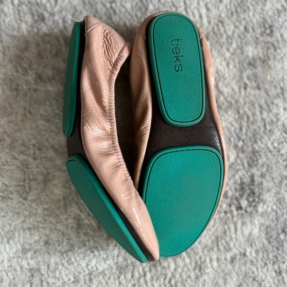 Size 7 Blush Patent Tieks in good condition - Picture 2 of 2